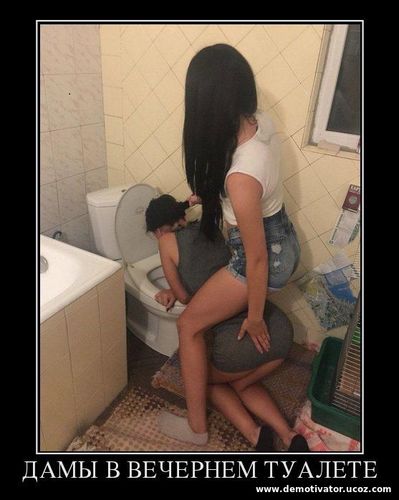 Пьяные девушки в туалете