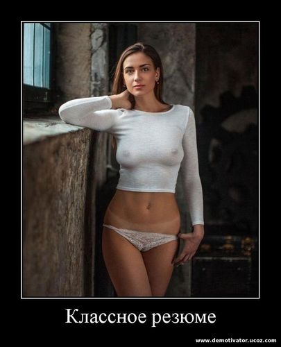 Девушка в прозрачной кофточке, видно сиськи